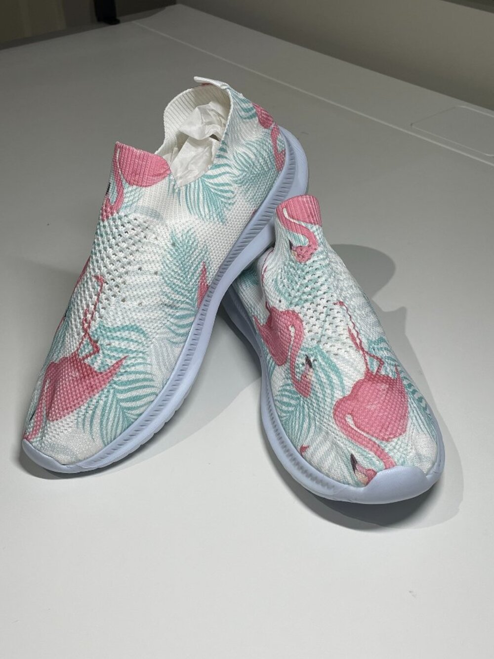 NWOT Flamingo Pull-on Lightweight Sneakers Size 11/11.5 EU 42